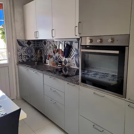 Bilocale: 5 Minuti Dall'ariston Apartament